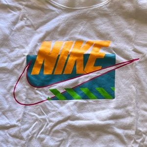 L Nike Tee